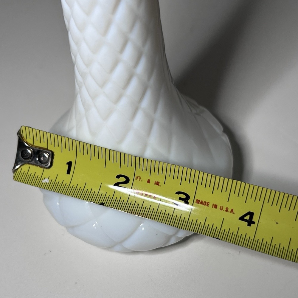 Vtg Hoosier Glass Milk Glass Bud Vase Quilted Diamond Pattern - Picture 4 of 5